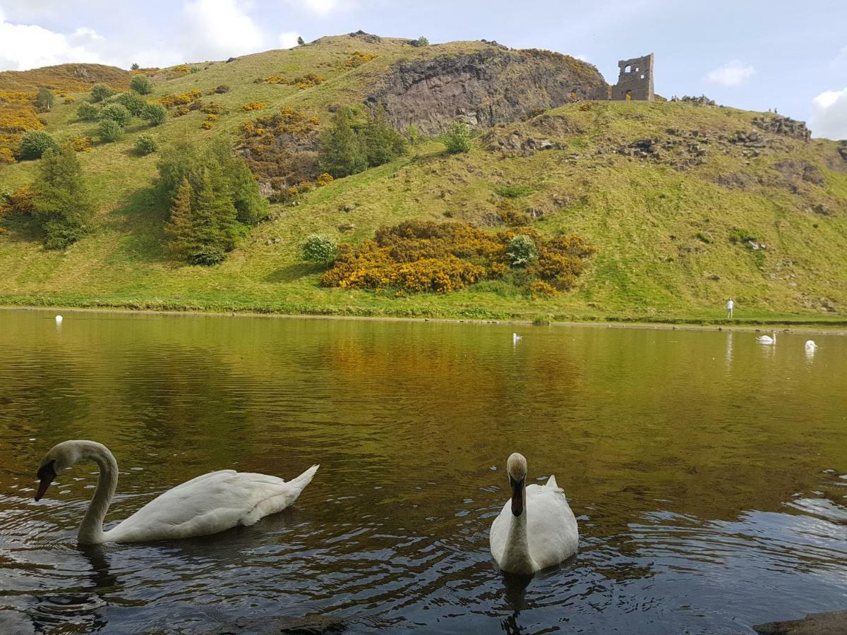 Beautiful Holyrood Park Apartment エディンバラ エクステリア 写真