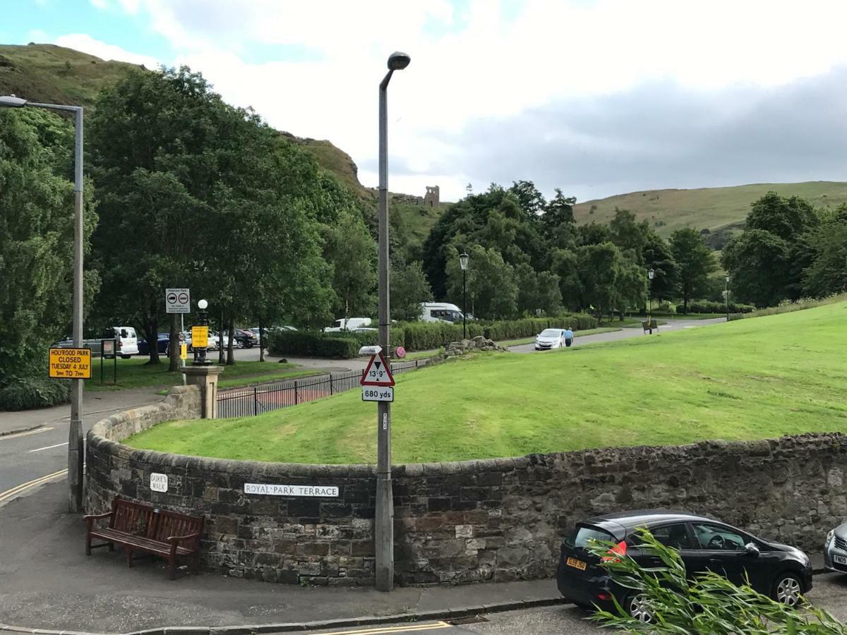 Beautiful Holyrood Park Apartment エディンバラ エクステリア 写真
