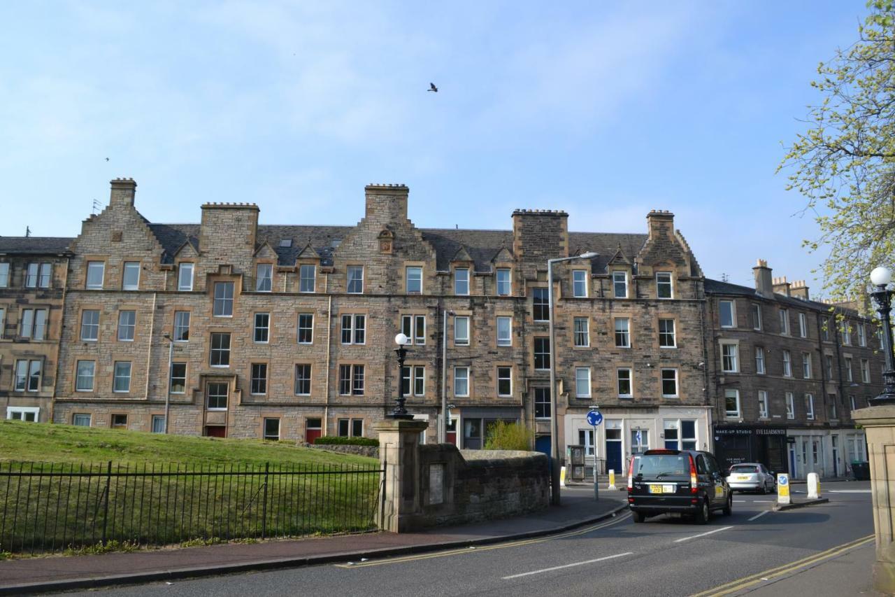Beautiful Holyrood Park Apartment エディンバラ エクステリア 写真