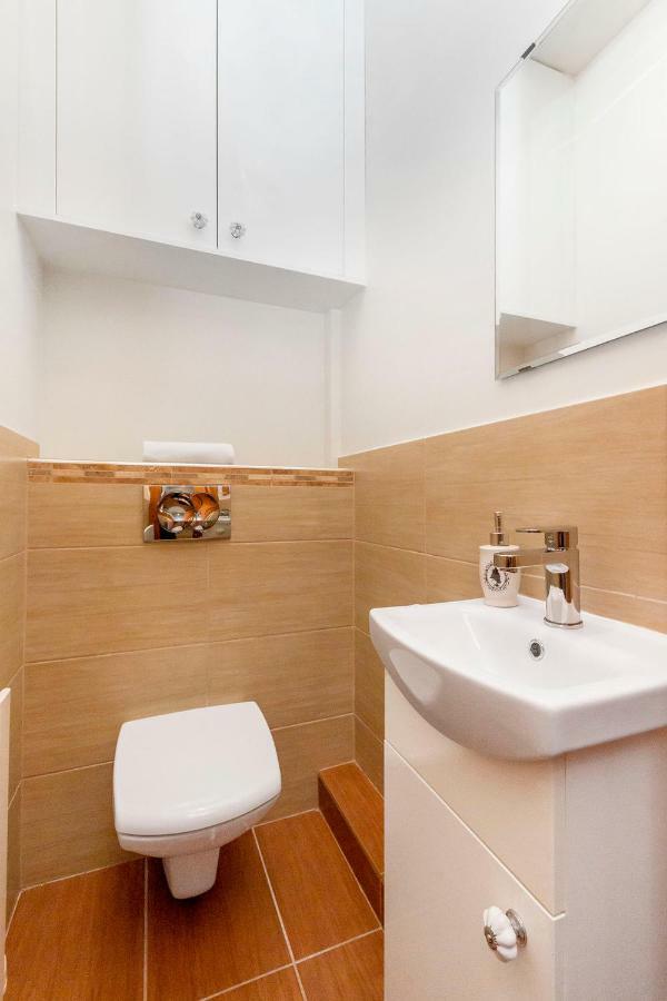 Beautiful Holyrood Park Apartment エディンバラ エクステリア 写真
