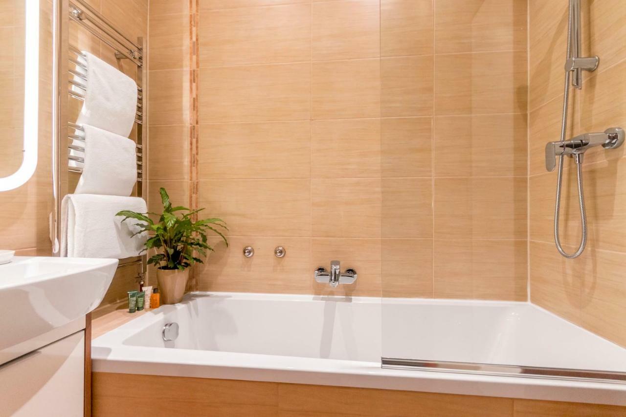 Beautiful Holyrood Park Apartment エディンバラ エクステリア 写真