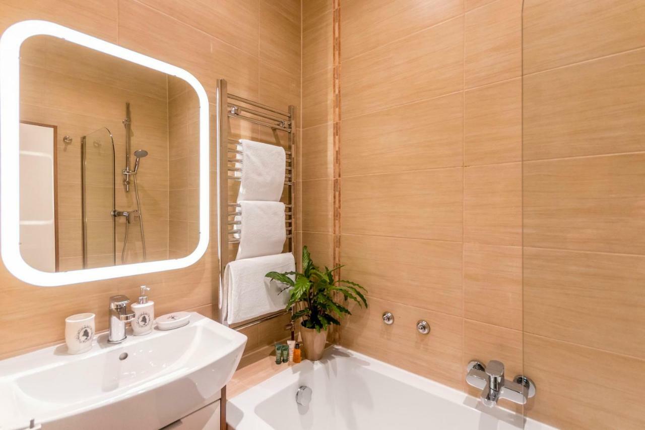 Beautiful Holyrood Park Apartment エディンバラ エクステリア 写真