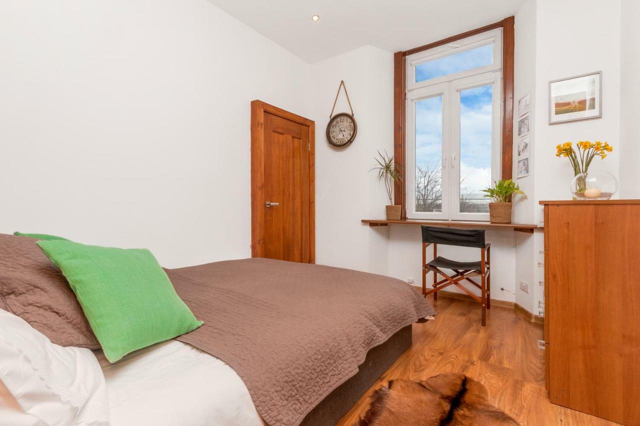Beautiful Holyrood Park Apartment エディンバラ エクステリア 写真