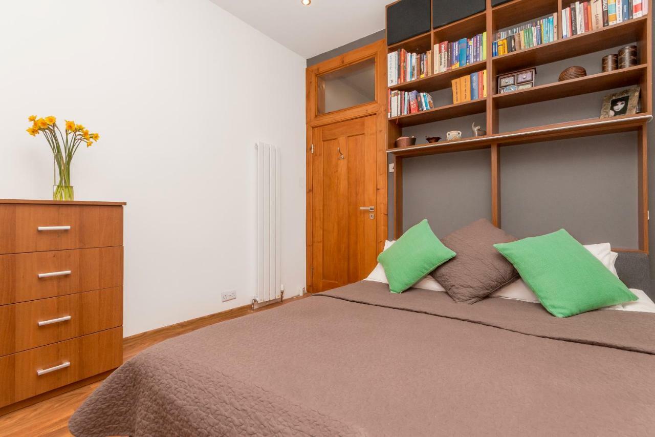 Beautiful Holyrood Park Apartment エディンバラ エクステリア 写真